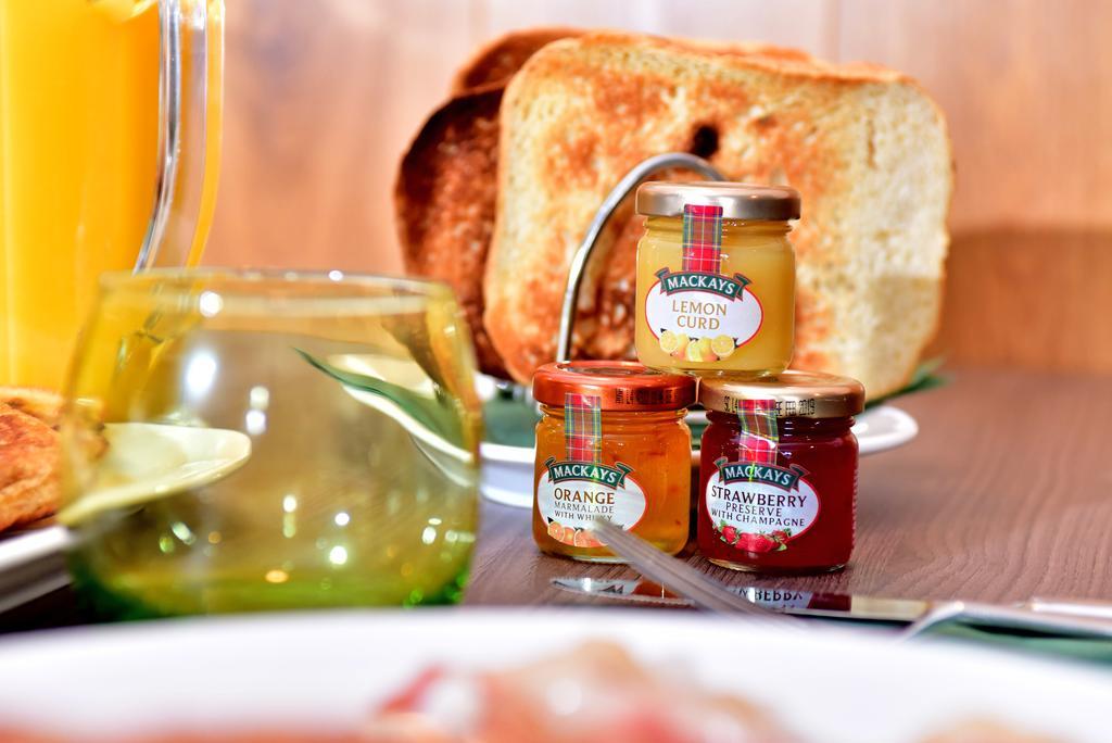 The Townhouse Aberfeldy - Rooms & Breakfast Eksteriør billede